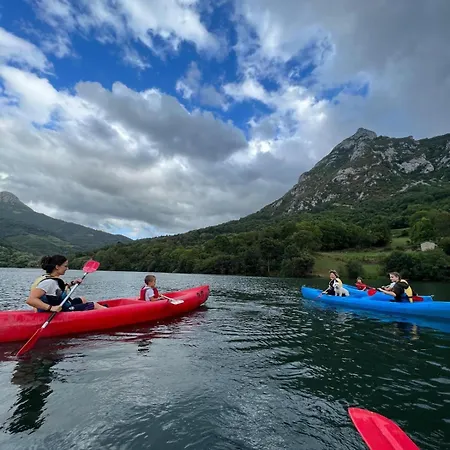 Casa di campagna Valle De Bueida, Jacuzzi Solo En Casas El El Palacio Y Viscárcel Bárzana